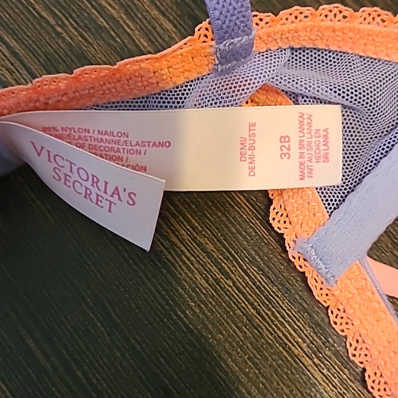 Victoria's Secret Bra - Picture 3 of 4